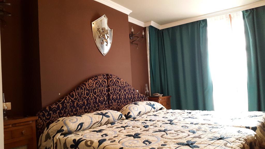 Hostal Medievo Hotel Monforte De Lemos Bilik gambar